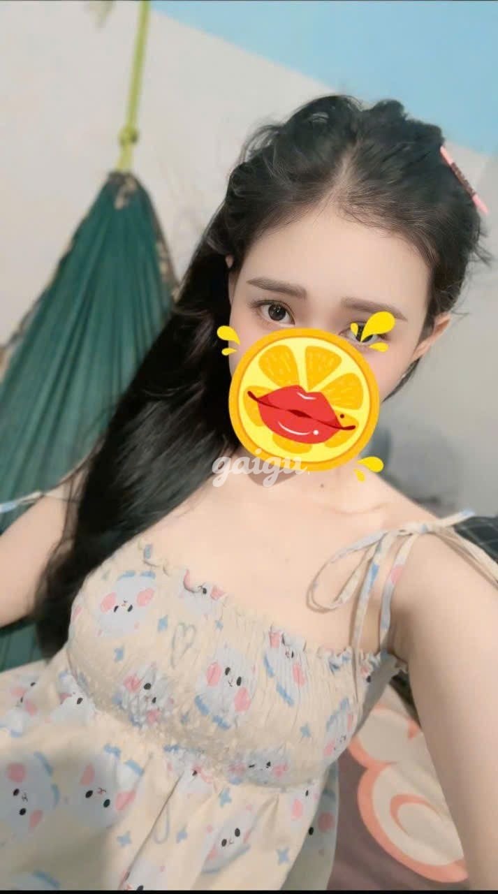 NGỌC CHÂU _ HOTGIRL MẶT XINH DÁNG ĐEP CHÂN DÀI MIÊN MAN