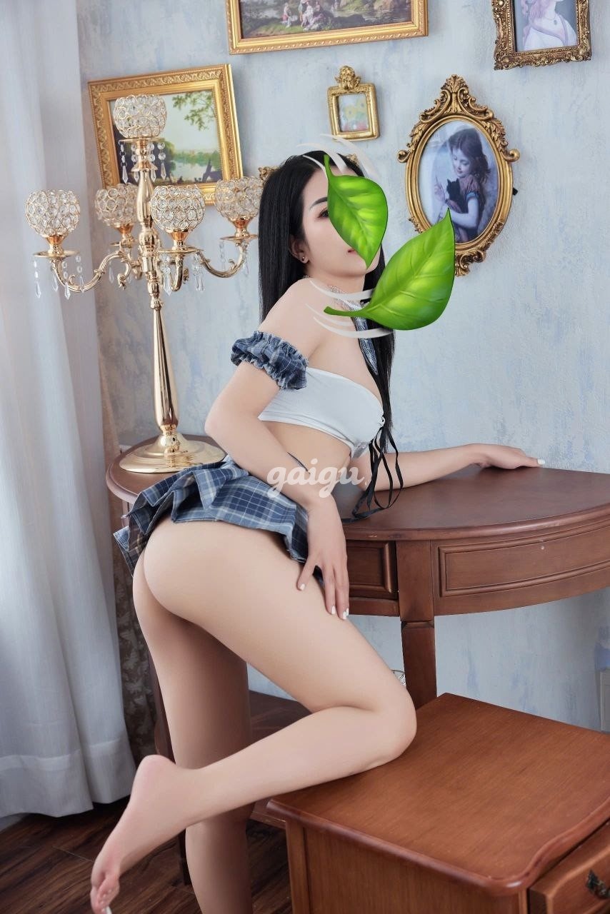 Thi Thi. Dáng chuẫn ngày đầu vào đời.