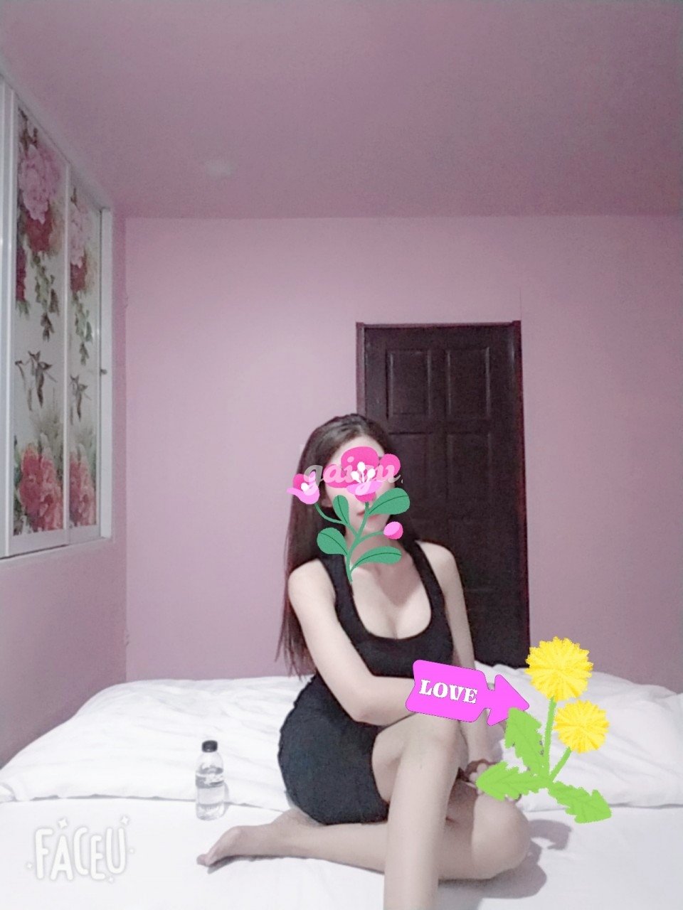 Tường Vy. Hình chân thật rất xinh dáng tuyệt đẹp.