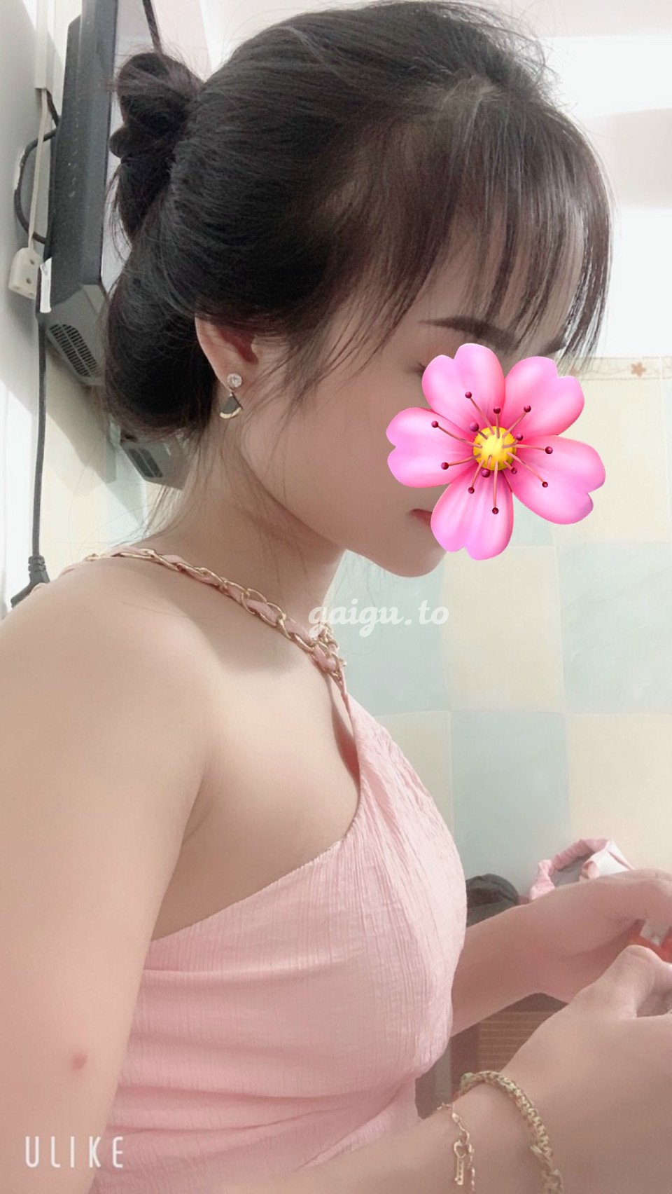 Thủy Tiên. Em sinh viên xinh đẹp không tùy vết.